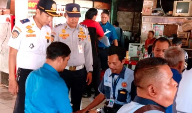 Tes Urin Ratusan Pramudi JakLingko di Kampung Rambutan Berjalan Negatif Seluruhnya