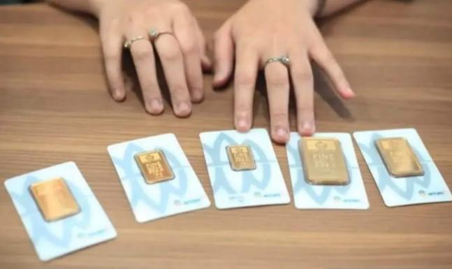 Harga Emas Antam Turun Tipis ke Rp2.378.000 per Gram, Buyback Juga Turun