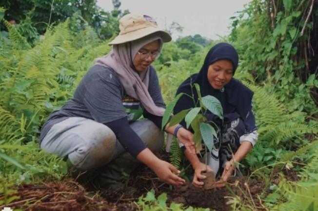 AIA dan Sejauh Mata Memandang Rehabilitasi 10 Hektare Lahan Leuser Libatkan Komunitas Lokal