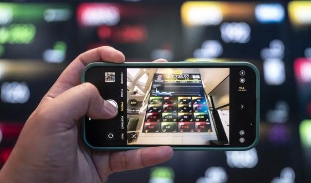 IHSG Dibuka Menguat ke 8.533,89 pada 26 November, LQ45 Justru Melemah