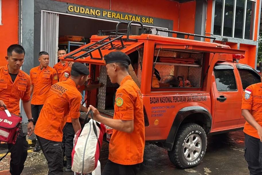 Basarnas Bengkulu Kirim 15 Personel dan Alat Evakuasi untuk Bantu Korban Banjir Bandang di Sumatera Barat