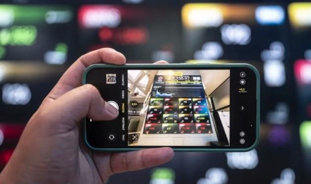 IHSG Dibuka Menguat ke Level 8.611, Indeks LQ45 Juga Naik Tipis