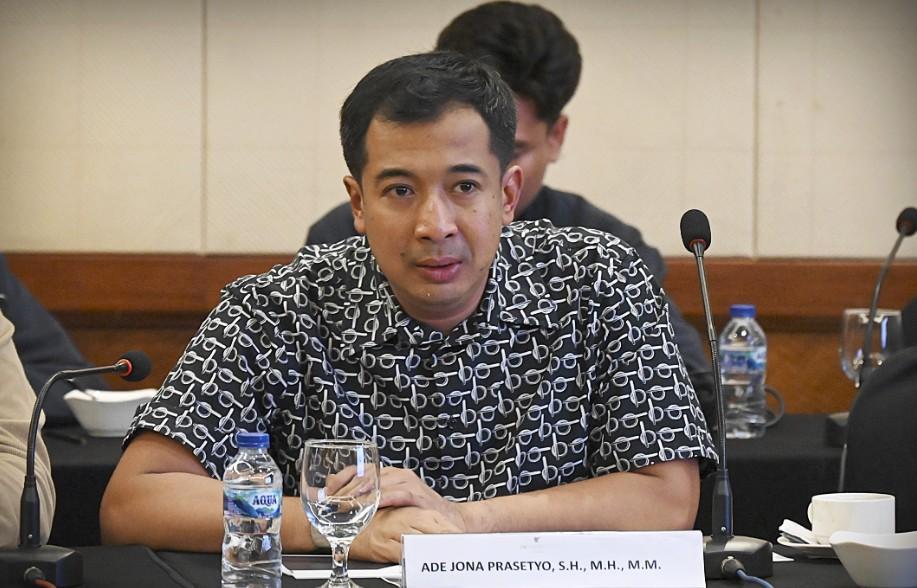 Ade Jona Prasetyo Salurkan Bantuan dan Serukan Mitigasi Banjir Bandang di Sumatera Utara