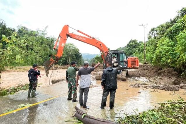 Bantuan TNI Digencarkan, 40 Personel Dikerahkan Bantu Korban Banjir dan Longsor di Aceh Tengah