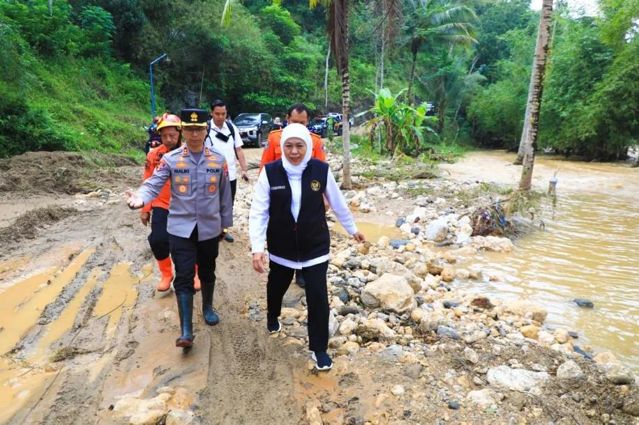 Pemerintah Jawa Timur Lakukan Operasi Modifikasi Cuaca untuk Kurangi Dampak Erupsi Semeru