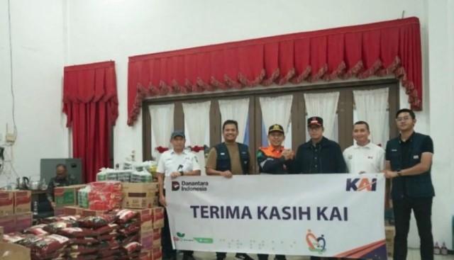 KAI Salurkan Bantuan Rp100 Juta untuk Korban Banjir di Medan dan Aceh Lewat Program CSR