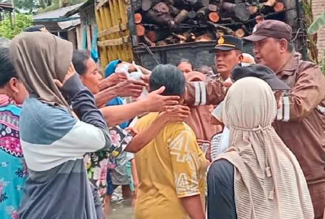 Dua Dapur Umum Polri Siap Salurkan Ribuan Porsi Makanan untuk Warga Terdampak Banjir di Serdang Bedagai