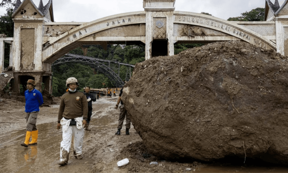 Enam Titik Jalan Terban dan Satu Putus Total di Lembah Anai Akibat Banjir Bandang dan Longsor