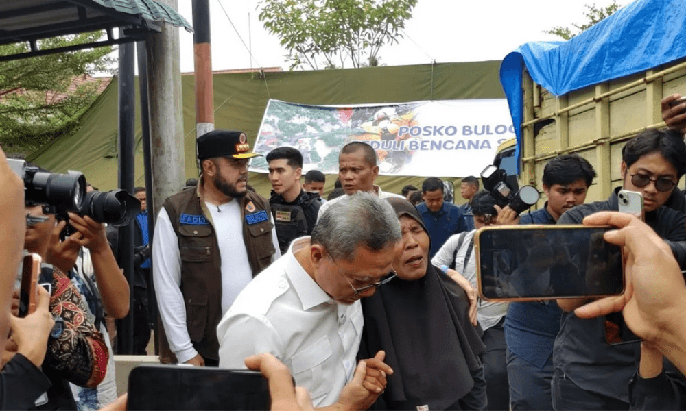 Menko Pangan Instruksikan Bulog Gandakan Suplai Logistik ke Wilayah Bencana di Sumatra