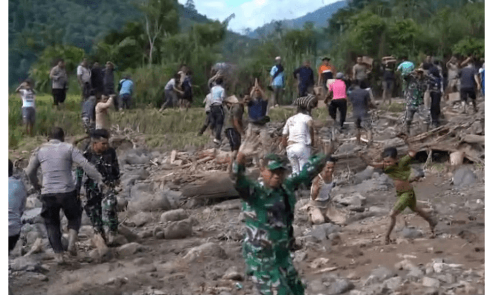 Bantuan Logistik Diterjunkan ke Pining Gayo Lues via Helikopter, Korban Banjir Aceh Capai 96 Orang
