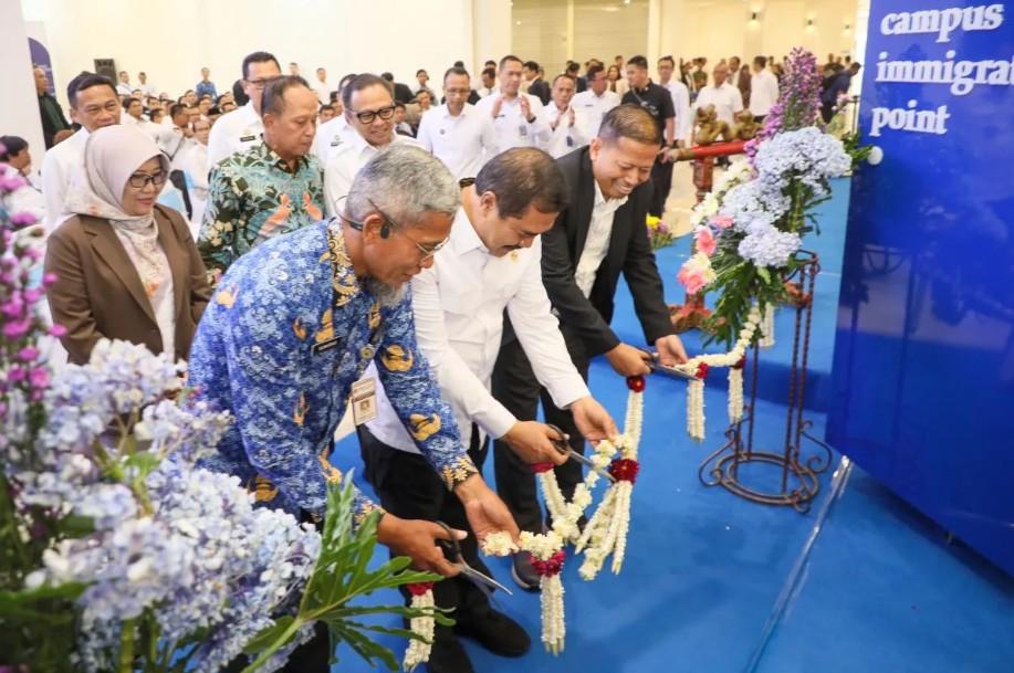 Menteri Imipas Resmikan Layanan Campus Immigration Point Pertama di Indonesia di Universitas Diponegoro