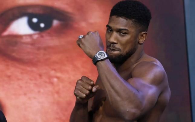 Anthony Joshua Janjikan Tekanan Besar Hadapi Jake Paul dalam Duel Kelas Berat di Miami