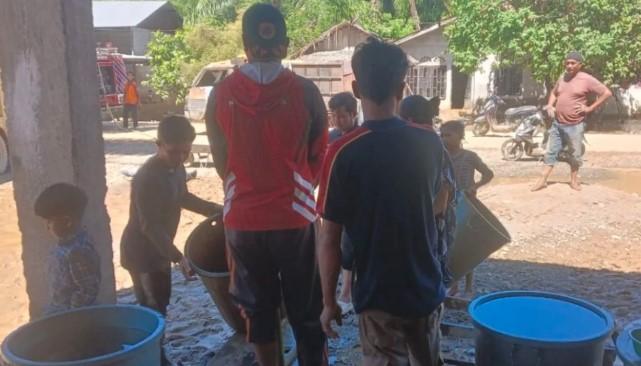 Pemkab Nagan Raya Tambah Armada Truk Tangki untuk Distribusi Air Bersih bagi Korban Banjir