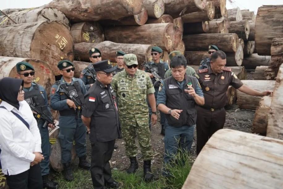 Kemenhut Tetapkan Dirut PT BRN sebagai Tersangka Pembalakan Liar yang Rugikan Negara Rp447 Miliar