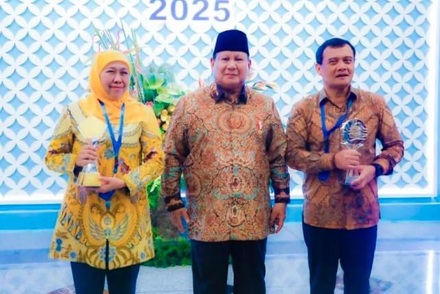 Gubernur Khofifah Terima Penghargaan Championship TP2DD dari Bank Indonesia