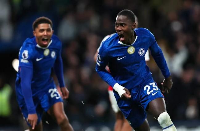 Arsenal Ditahan Chelsea yang Bermain dengan 10 Pemain, Puncak Klasemen Masih Terbuka