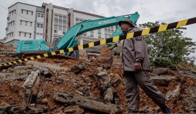 Kemdiktisaintek Kerahkan Bantuan Darurat dan Tetapkan Posko Pemulihan untuk Pulihkan Kampus Terdampak Banjir di Sumatra