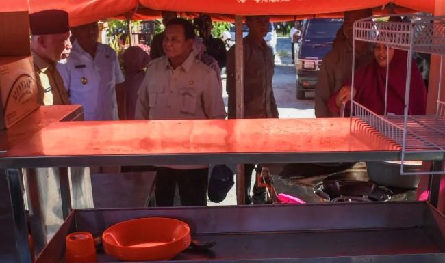 Kemensos Dirikan 30 Dapur Umum Siapkan 80 Ribu Porsi Harian untuk Korban Banjir dan Longsor di Tiga Provinsi