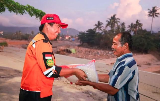 Baznas Salurkan Bantuan Bahan Makanan untuk 380 Penyintas Banjir di Kota Padang
