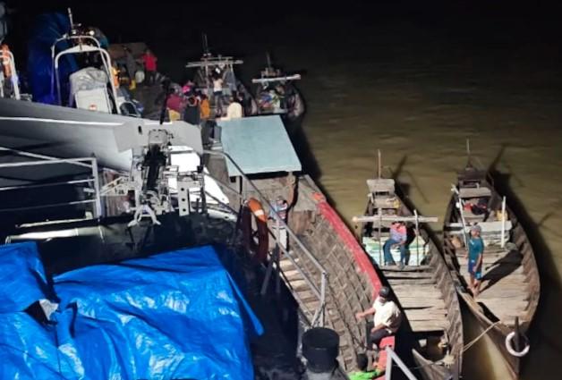 TNI AL Pastikan 50 Ton Bantuan Presiden Prabowo Tiba di Aceh dan Langsung Didistribusikan ke Lokasi Banjir