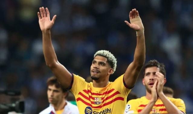 Ronald Araujo Absen Hadapi Atletico Madrid, Hansi Flick Tegaskan Alasan Pribadi