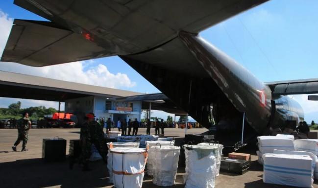 TNI AU Kerahkan Hercules C-130 Salurkan 20 Ton Bantuan untuk Korban Banjir di Aceh