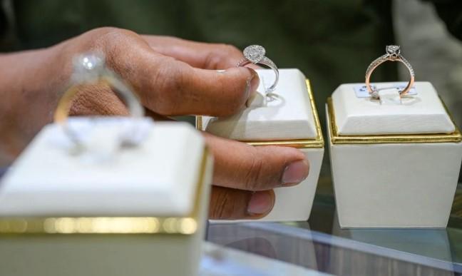 Harga Emas UBS dan Galeri24 Turun di Pegadaian, Meski Dunia Masih Alami Tren Kenaikan