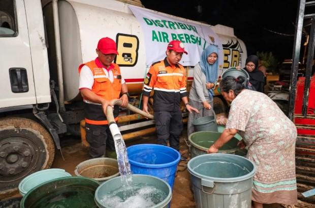 Baznas Salurkan Air Bersih dan Bantuan Pangan untuk Warga Terdampak Banjir di Padang