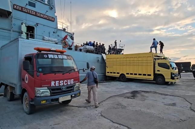 TNI AL Kerahkan Sejumlah KRI untuk Percepat Distribusi Bantuan Banjir di Aceh