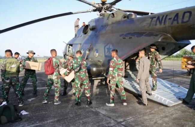 Kodam Iskandar Muda Kerahkan Helikopter MI-17 V5 untuk Kirim Bantuan ke Wilayah Banjir di Aceh