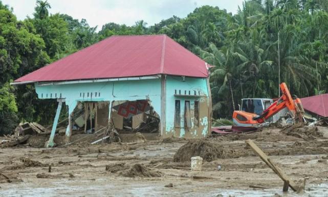 Kemenag Salurkan Bantuan untuk Korban Banjir dan Longsor di Sumatera