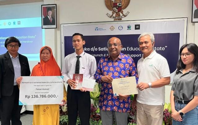 Beasiswa Rp294 Juta dari Bapak Asuh Singapura Disalurkan untuk Pelajar Bintan melalui Yayasan Bintan Resort