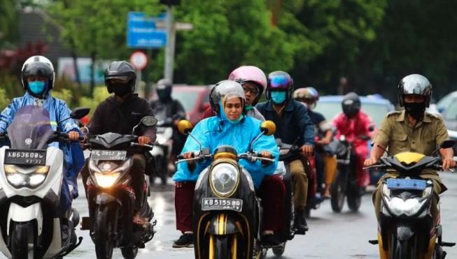 BMKG Peringatkan Hujan Petir di Berbagai Wilayah Indonesia, Mayoritas Zona Musim Telah Masuki Musim Hujan