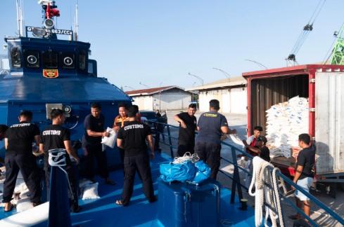 Bea Cukai dan Kemenkeu Salurkan Bantuan Kemanusiaan untuk Korban Banjir Sumatera lewat Jalur Laut dan Darat
