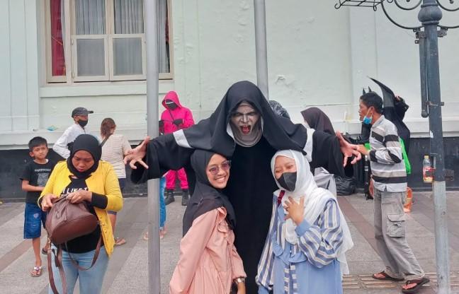 Fenomena Hantu QRIS di Jalanan Bandung: Ketika Ketakutan Menjadi Hiburan Digital