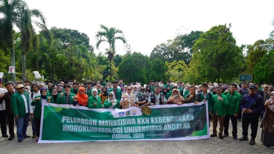 UNAND Lepas 497 Mahasiswa untuk KKN Kebencanaan Usai Banjir Besar Terjang Sumatera Barat
