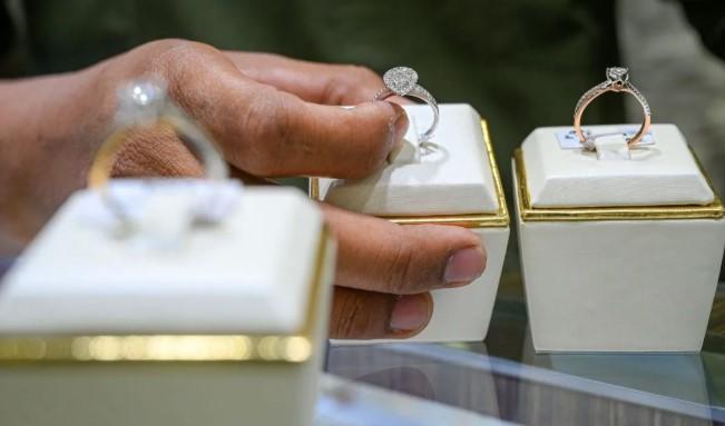 Harga Emas di Pegadaian Turun Tiga Hari Berturut-turut Meski Tren Global Menguat