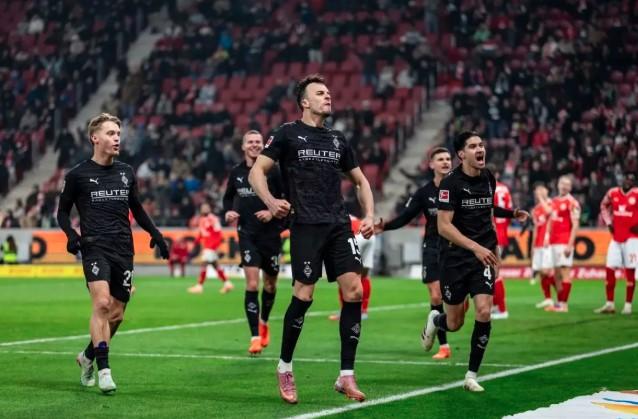 Gol Bunuh Diri Danny da Costa Antar Moenchengladbach Kalahkan Mainz 05 di Pekan ke-13 Bundesliga