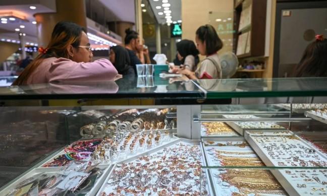 Harga Emas Pegadaian 6 Desember 2025: UBS Naik Tipis, Galeri24 Stabil