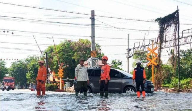 Banjir Rob Rendam 23 RT dan Dua Ruas Jalan di Jakarta Utara dan Kepulauan Seribu