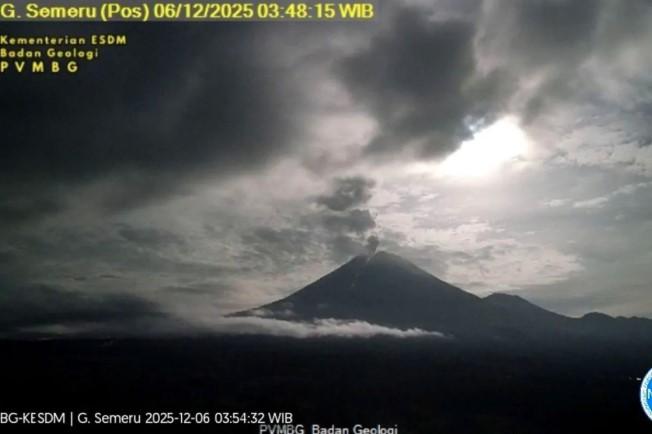 Gunung Semeru Gugurkan Lava hingga 1 Km, PVMBG Tegaskan Status Siaga dan Imbau Warga Waspada