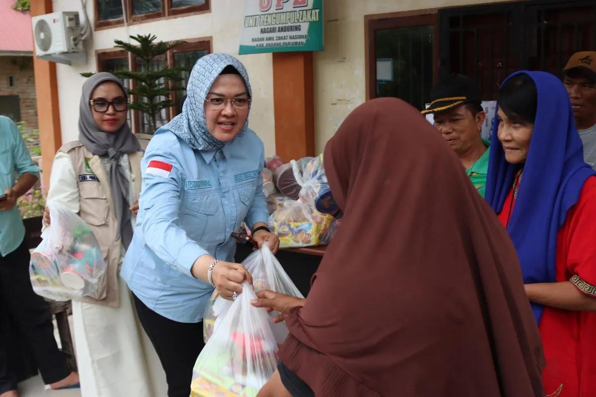 Pemkot Palu Salurkan 100 Paket Logistik dan Bantuan Tunai untuk Korban Bencana di Padang Pariaman
