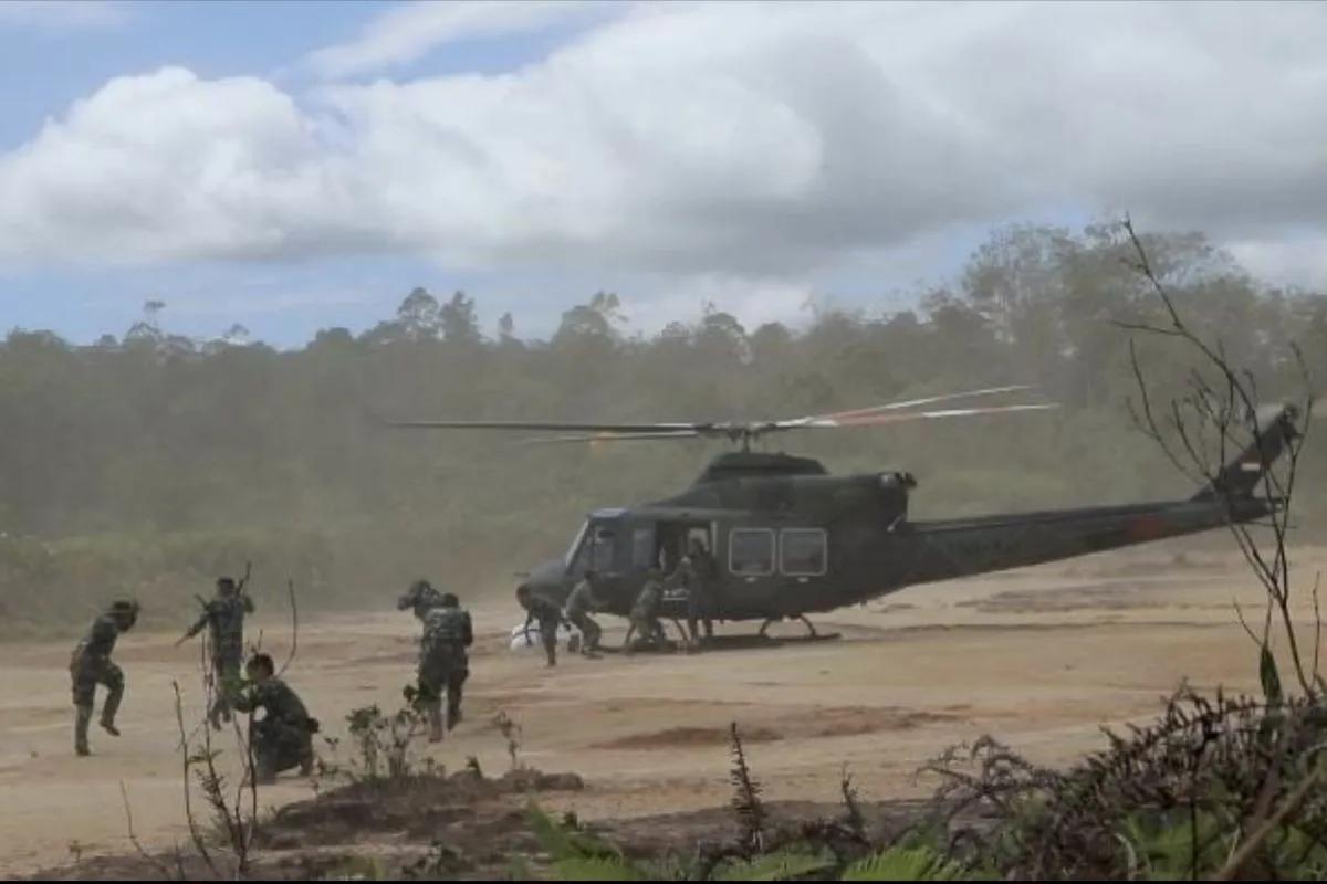 TNI Lanjutkan Airdrop Bantuan ke Desa Terisolasi di Tapanuli Utara, Fokus Penuhi Kebutuhan Dasar