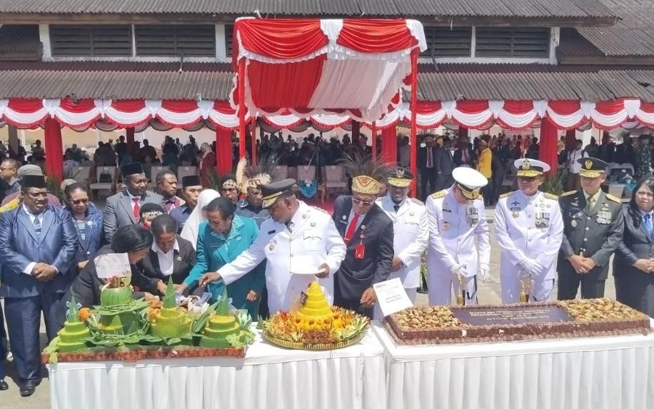 Gubernur Elisa Kambu Paparkan Capaian Tahun Pertama di HUT ke-3 Papua Barat Daya