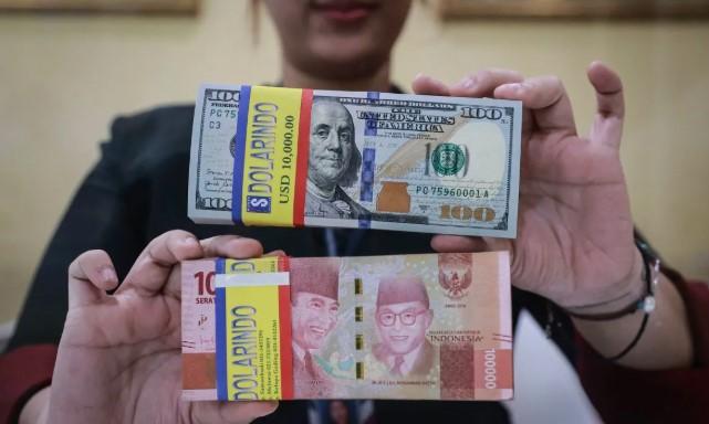 Rupiah Dibayangi Tekanan, Analis Prediksi Konsolidasi dengan Potensi Melemah terhadap Dolar AS