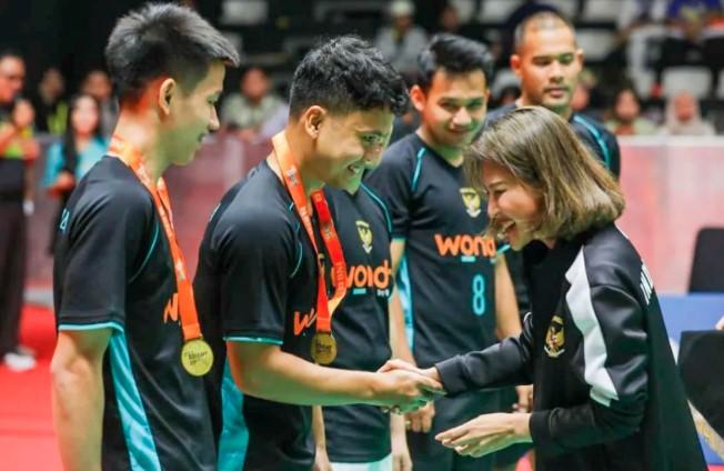 Jojo dan Ginting Ajak Penonton Turun ke Lapangan dalam Wondr BrightUp Cup 2025