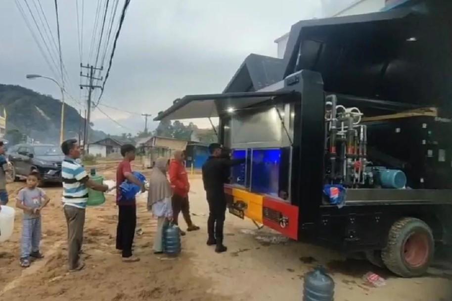 Brimob Polda Sumut Kerahkan Alat Water Treatment Suplai Air Bersih ke Warga Tapanuli Tengah