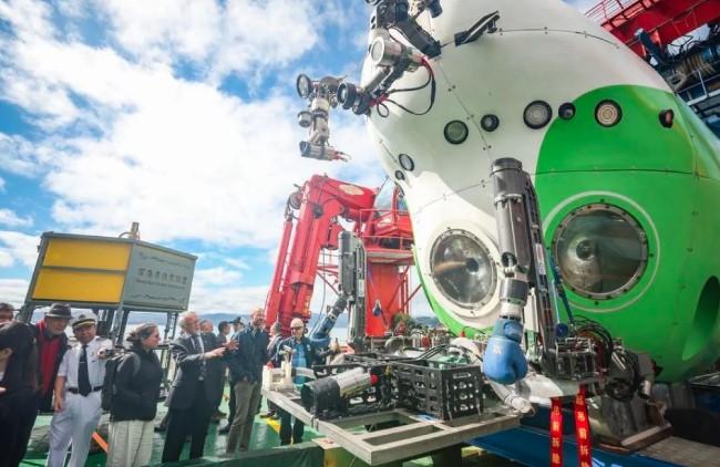 Dua Ilmuwan China Masuk Daftar Nature’s 10 2025 Berkat Terobosan AI dan Eksplorasi Laut Dalam