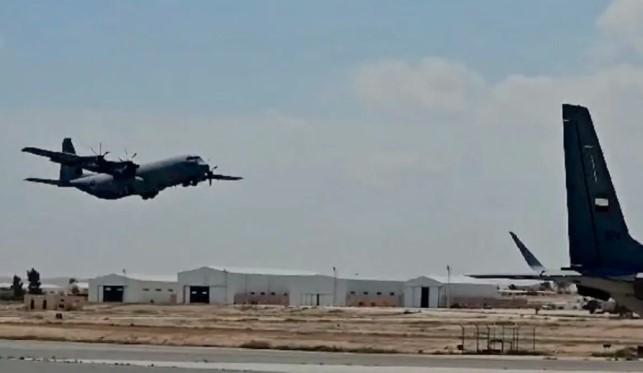 TNI AU Kerahkan Dua Hercules untuk Distribusi 18,9 Ton Bantuan ke Wilayah Bencana di Sumatera