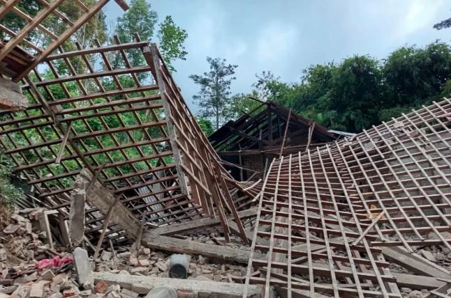 Ledakan Keras Hancurkan Tiga Rumah di Pacitan, Empat Warga Luka-Luka